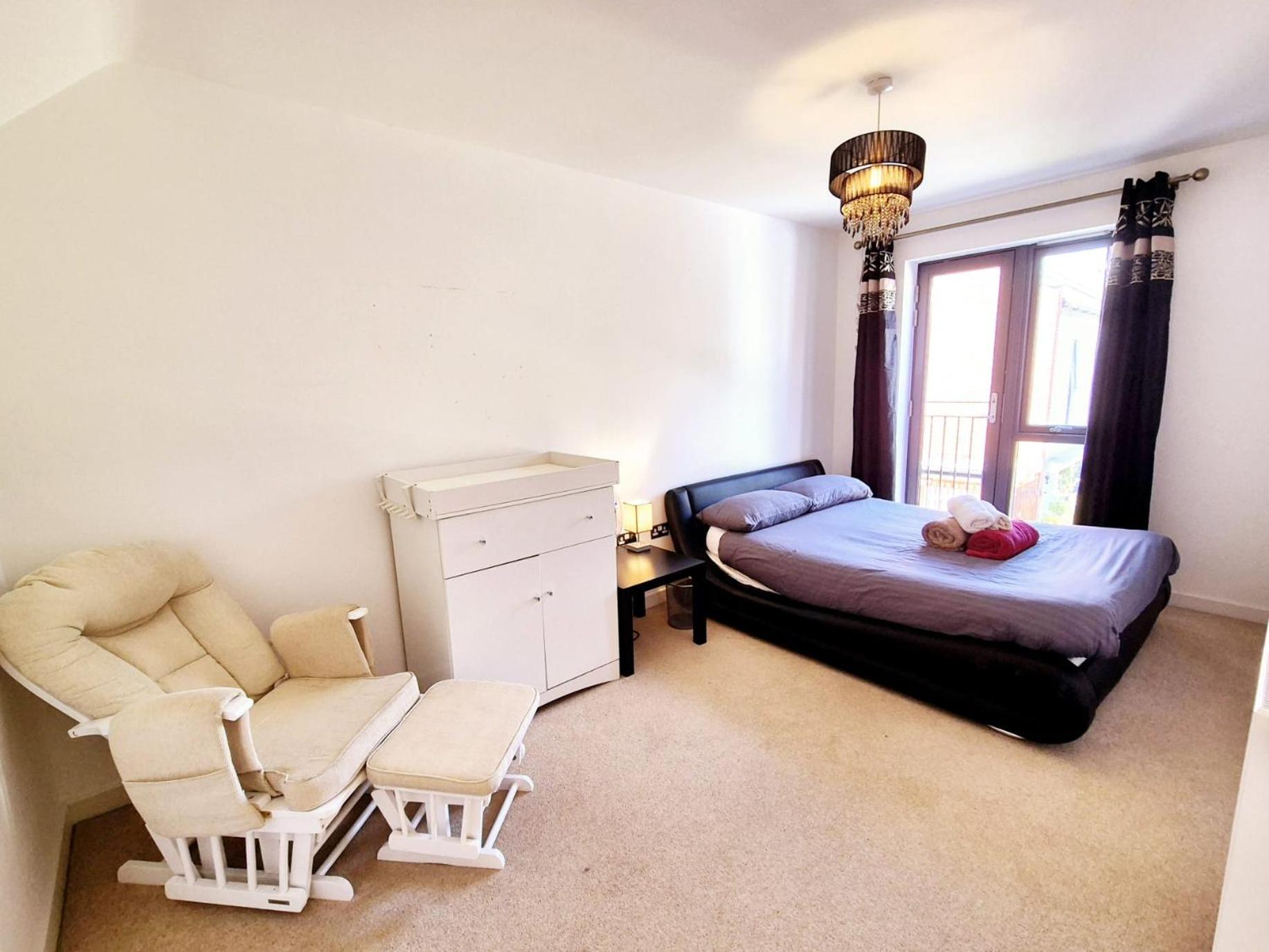 Explore London: 2 Bedroom House In Wood Green Εξωτερικό φωτογραφία