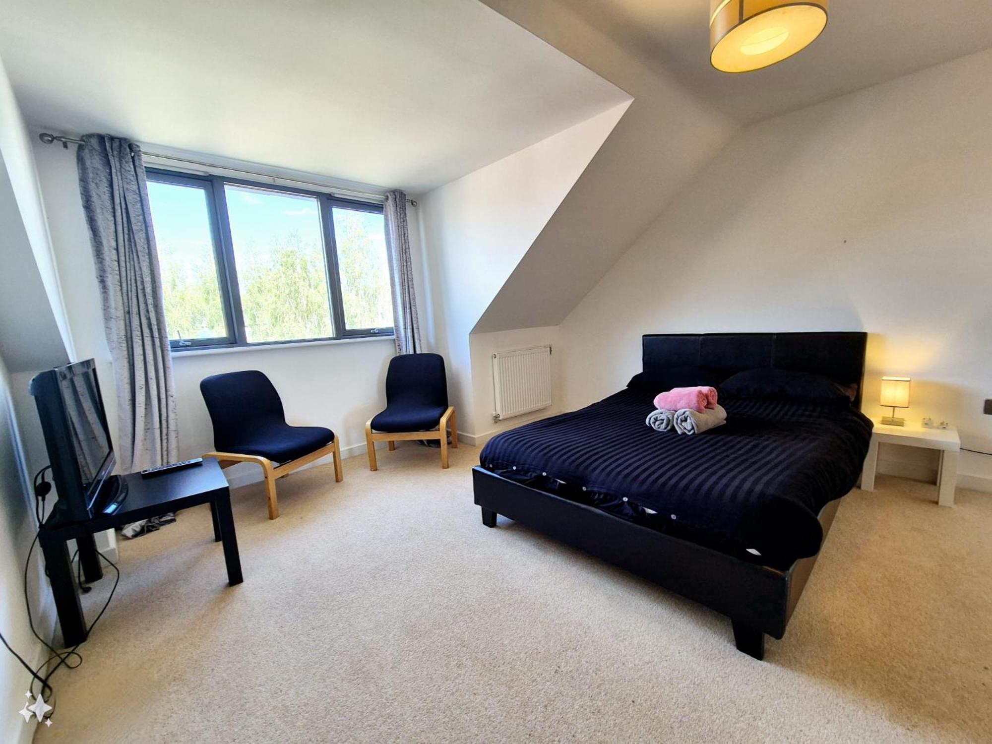 Explore London: 2 Bedroom House In Wood Green Εξωτερικό φωτογραφία